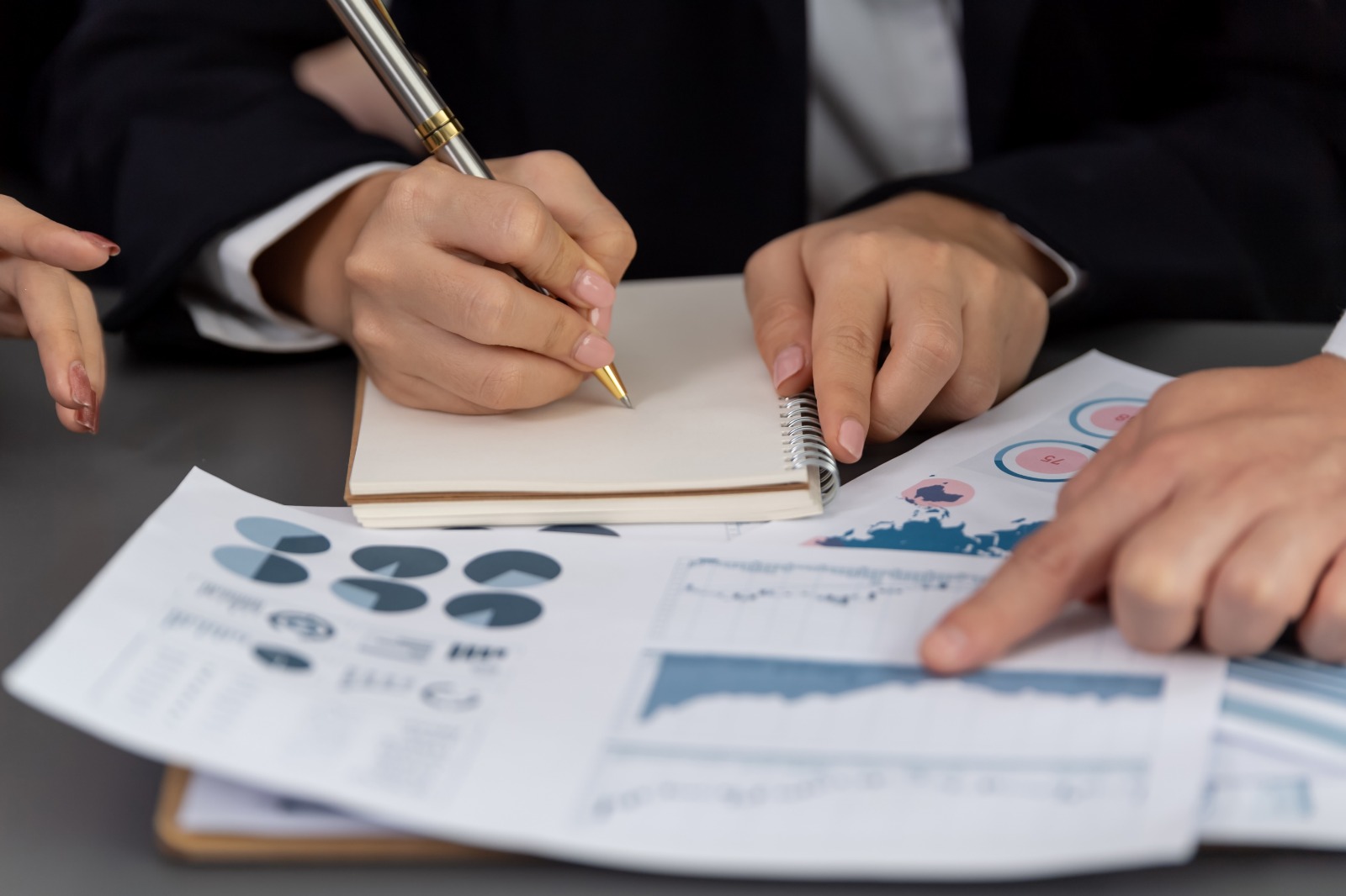 اعداد وكتابة التقارير المالية - دورة تدريبية