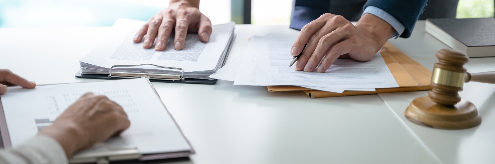 أصول مراجعة العقود وتفادي أو فض منازعاتها - دورة تدريبية